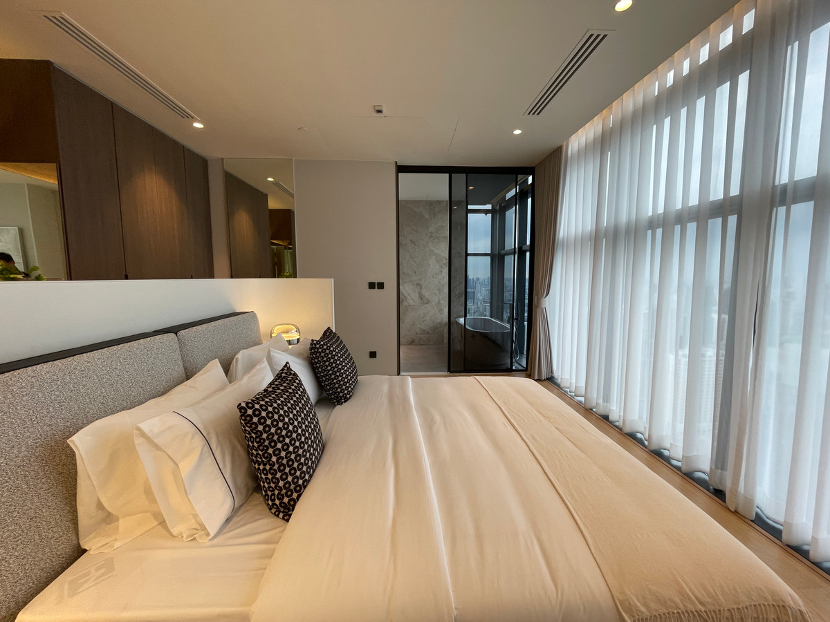 For SaleCondoRatchathewi,Phayathai : CONNER Ratchathewi | Super Luxury Penthouse, 3 floors, 270 degree view, near BTS Ratchathewi, the newest Super Luxury condo from The Creators HQ, outstanding with the Vertical Forest concept - an 80 meter high sky garden planted with over 145,987+ trees, 