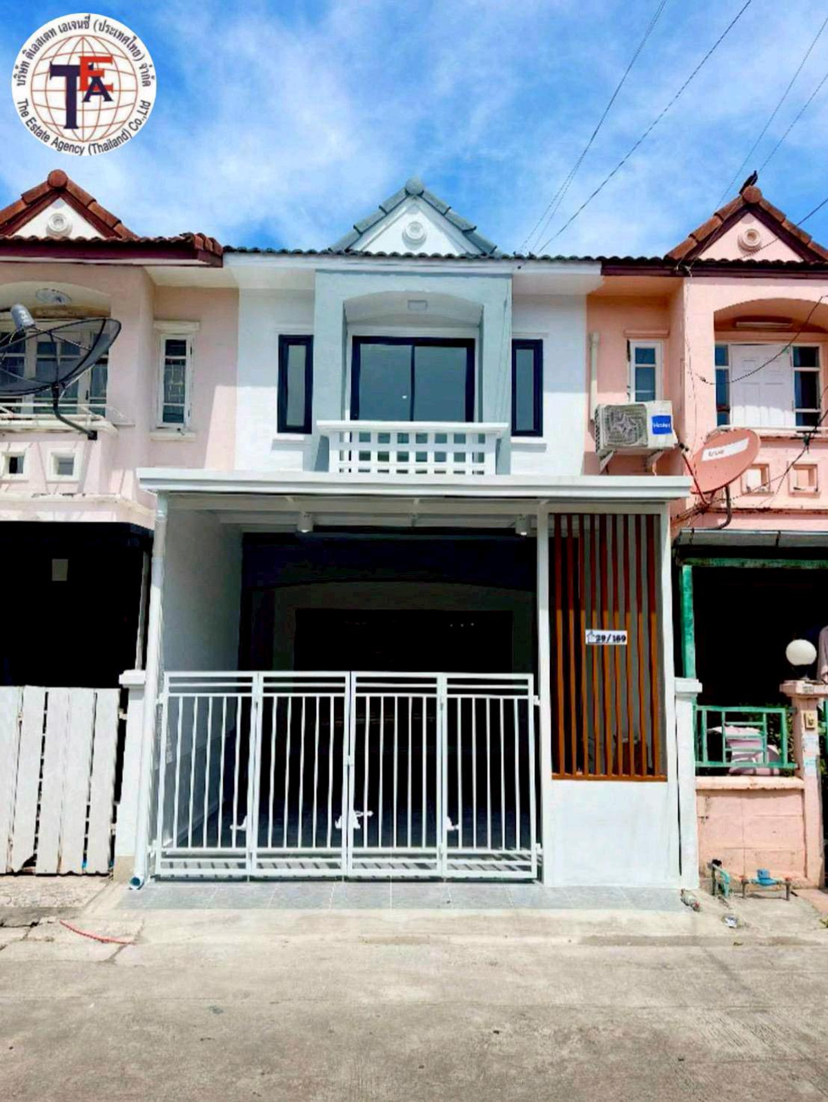 ขายทาวน์โฮมนวมินทร์ รามอินทรา : ขายทาวน์เฮ้าส์ 2 ชั้น หมู่บ้านเคซี 1  หทัยราษฎร์ 39 แฟชั่นไอส์แลนด์ ซาฟารีเวิลด ์ตลาดมีนบุรี ตลาดวงศกร ตลาดออเงิน ปั๊มน้ำมัน 7-eleven Big C  สายไหม สุขาภิบาล 5 พระยาสุเรนทร์ รามอินทรา วงแหวนรอบนอก มอเตอร์เวย์ กาญจนาภิเษก-ลำลูกกา-รามอินทรา