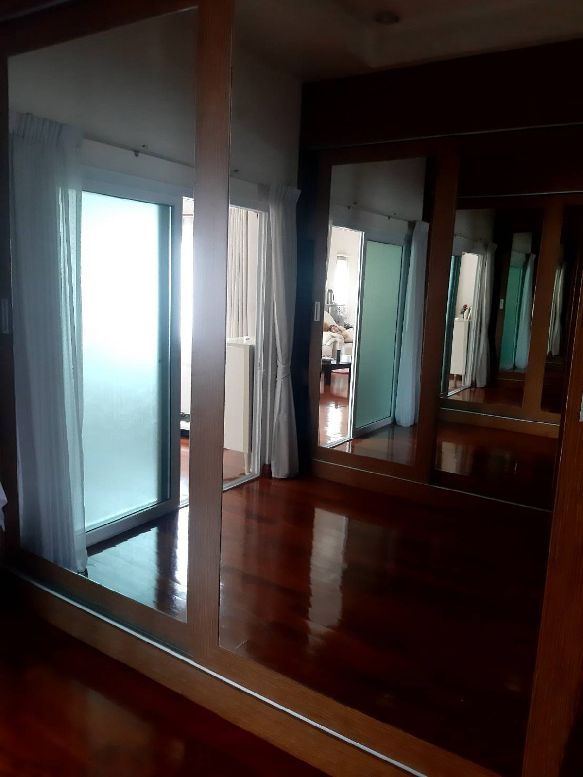 ขายบ้านสมุทรปราการ สำโรง : 96836 - ขายบ้านเดี่ยวที่คุ้มราคา 2 ระเบียงด้านหน้าติดทะเลสาป ล้อมรอบด้วยสวนสีเขียวมีพื้นที่สำหรับใช้วีลแชร์ได้ โครงการบ้านเดี่ยวสุดหรู เพอร์เฟคเพลสลาดกระบัง 4 สุขุมวิท77