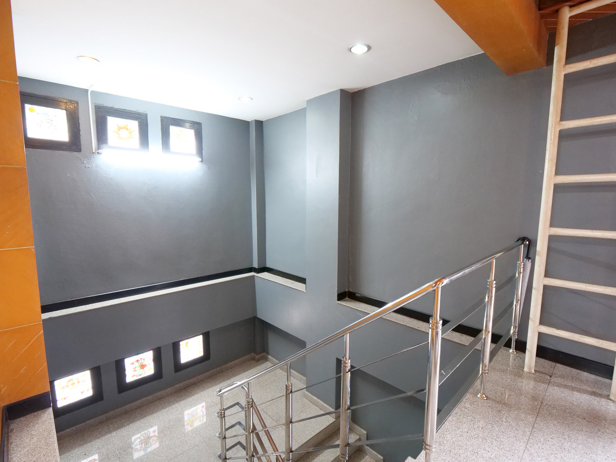 For RentOfficeRattanathibet, Sanambinna : Building for rent, office building, office for doing business, 5 floors, with elevator, size 50 sq m., area 600 sq m., almost next to Central Rattanathibet. Soi Rattanathibet 30, next to the Purple Line. Nonthaburi Intersection Station 1, near Owl Market 