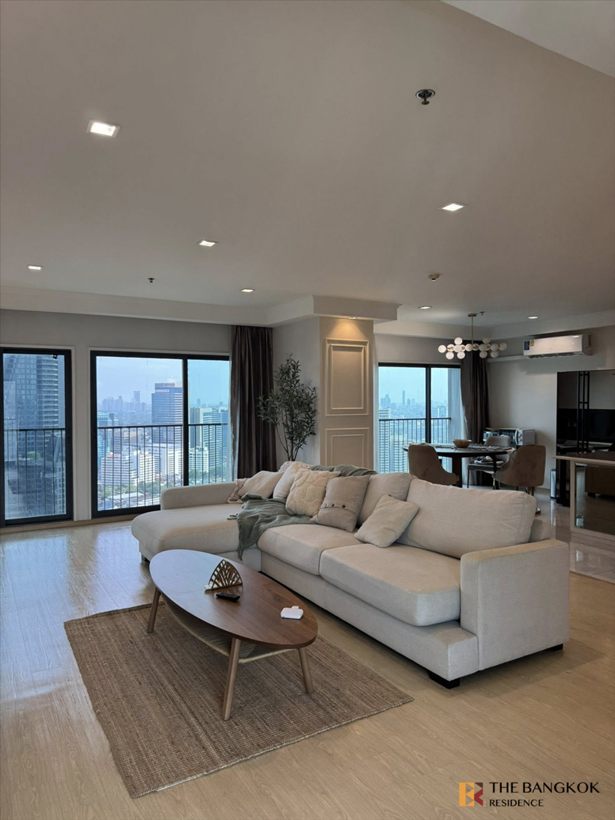 For RentCondoSukhumvit, Asoke, Thonglor : Noble Remix 3 bedrooms : Available for rent!!! 🤍Penthouse blends Muji-inspired minimalism with a homely atmosphere.🍃