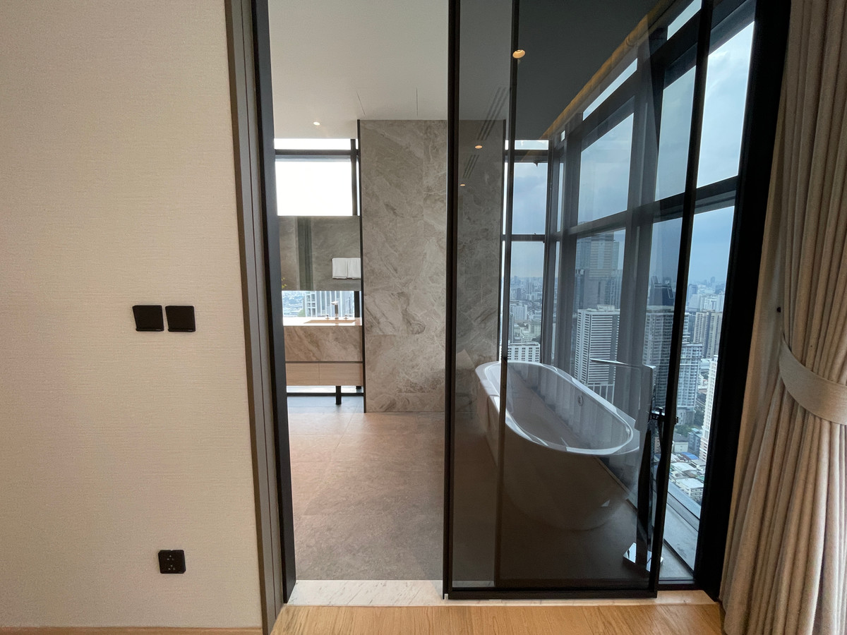 For SaleCondoRatchathewi,Phayathai : CONNER Ratchathewi | Super Luxury Penthouse, 3 floors, 270 degree view, near BTS Ratchathewi, the newest Super Luxury condo from The Creators HQ, outstanding with the Vertical Forest concept - an 80 meter high sky garden planted with over 145,987+ trees, 