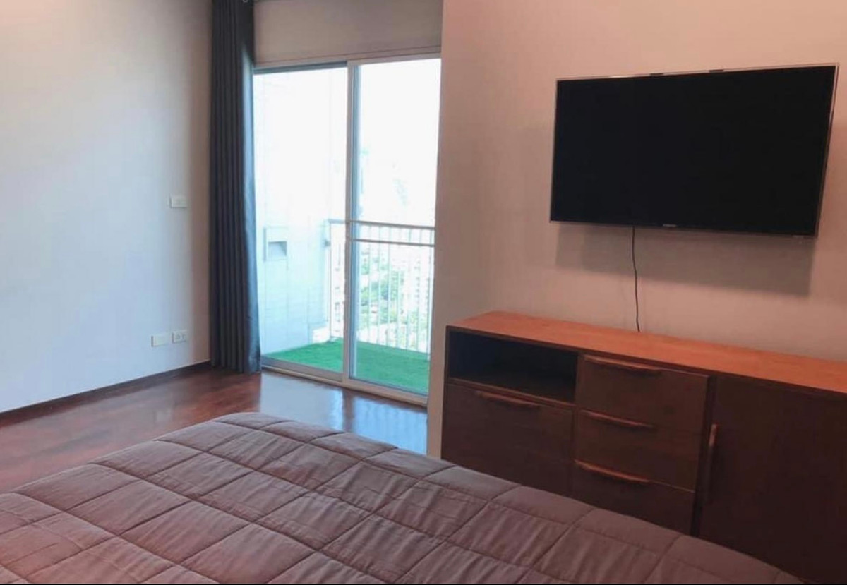 For RentCondoSukhumvit, Asoke, Thonglor : For rent: Noble Aura, 2 bedrooms, beautiful, ready to move in, near BTS Thonglor. If interested, contact Line @841qqlnr