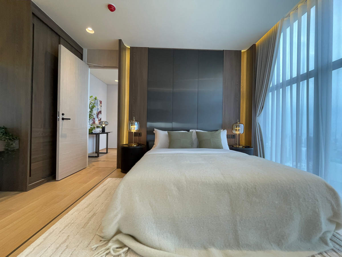 For SaleCondoRatchathewi,Phayathai : CONNER Ratchathewi | Super Luxury Penthouse, 3 floors, 270 degree view, near BTS Ratchathewi, the newest Super Luxury condo from The Creators HQ, outstanding with the Vertical Forest concept - an 80 meter high sky garden planted with over 145,987+ trees, 