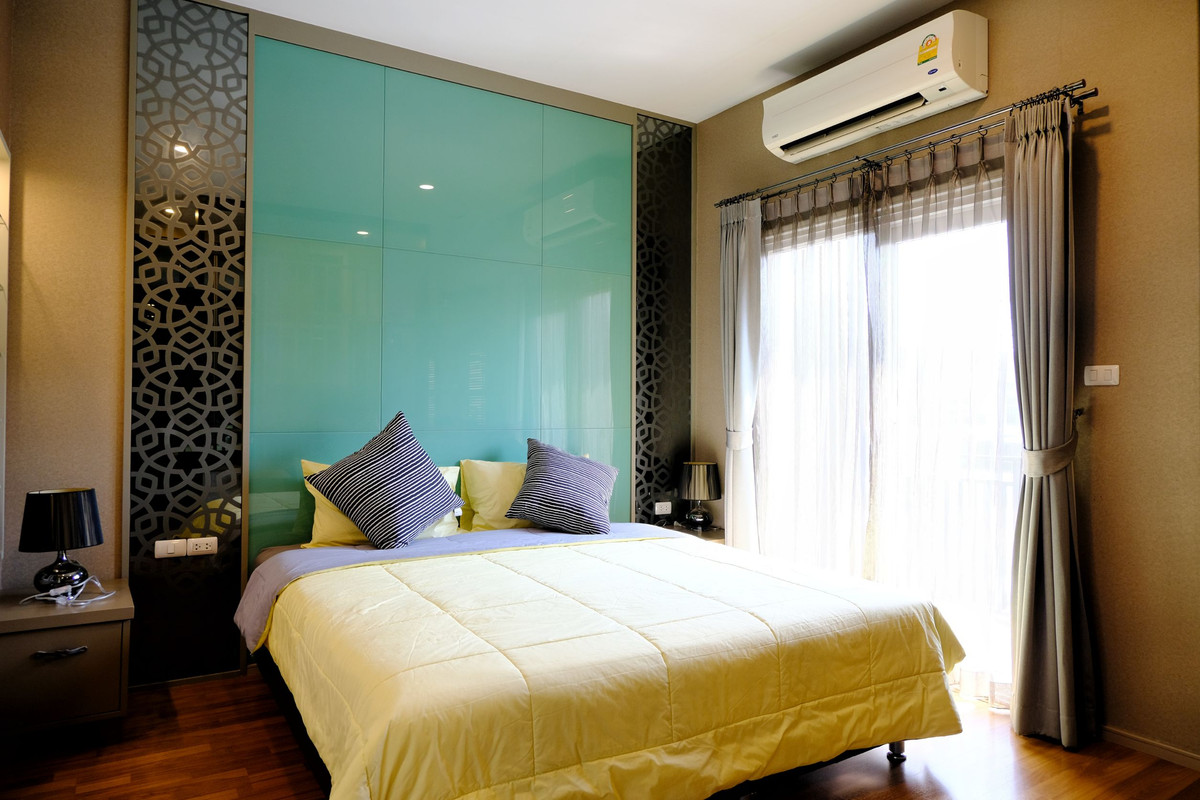 For SaleTownhomePathum Thani,Rangsit, Thammasat : 95360 - The most beautiful in the village, sample house, fully decorated, 2-story townhouse, corner plot, good location, zone in front of the project. Grandville University Pathum Thani-Sai Nai