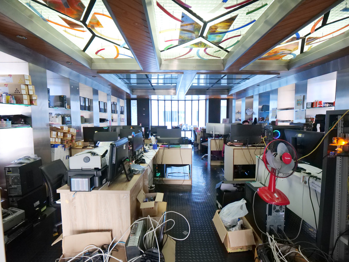 For RentOfficeRattanathibet, Sanambinna : Building for rent, office building, office for doing business, 5 floors, with elevator, size 50 sq m., area 600 sq m., almost next to Central Rattanathibet. Soi Rattanathibet 30, next to the Purple Line. Nonthaburi Intersection Station 1, near Owl Market 