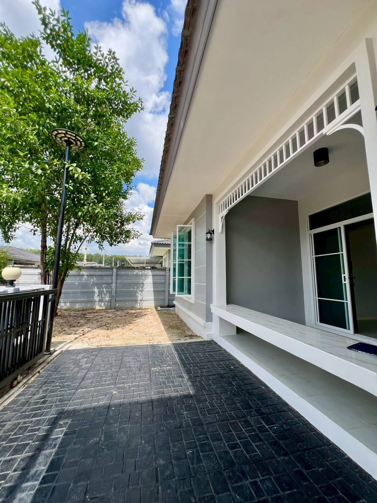 ขายบ้านระยอง : 94864 - ขายบ้านเดี่ยว ชั้นเดียว หลังริม ม.พรภิรมย์ แกรนด์ มาบข่า อ.นิคมพัฒนา จ.ระยอง (HOUSE for SALE PORNBHIROM Mab Kha, Nikompattana, Rayong)