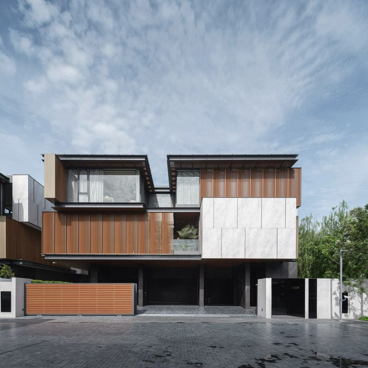 For SaleHouseBang Sue, Wong Sawang, Tao Pun : Ultra Luxury detached houses in the SONLE RESIDENCES project by SC Asset, starting at 260 million baht in a high potential location. Next to Ratchadaphisek Road, near MRT Wong Sawang.