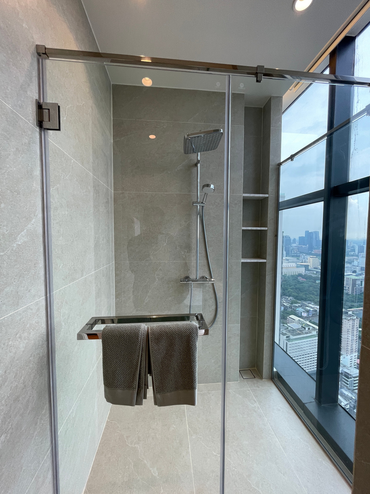 For SaleCondoRatchathewi,Phayathai : CONNER Ratchathewi | Super Luxury Penthouse, 3 floors, 270 degree view, near BTS Ratchathewi, the newest Super Luxury condo from The Creators HQ, outstanding with the Vertical Forest concept - an 80 meter high sky garden planted with over 145,987+ trees, 