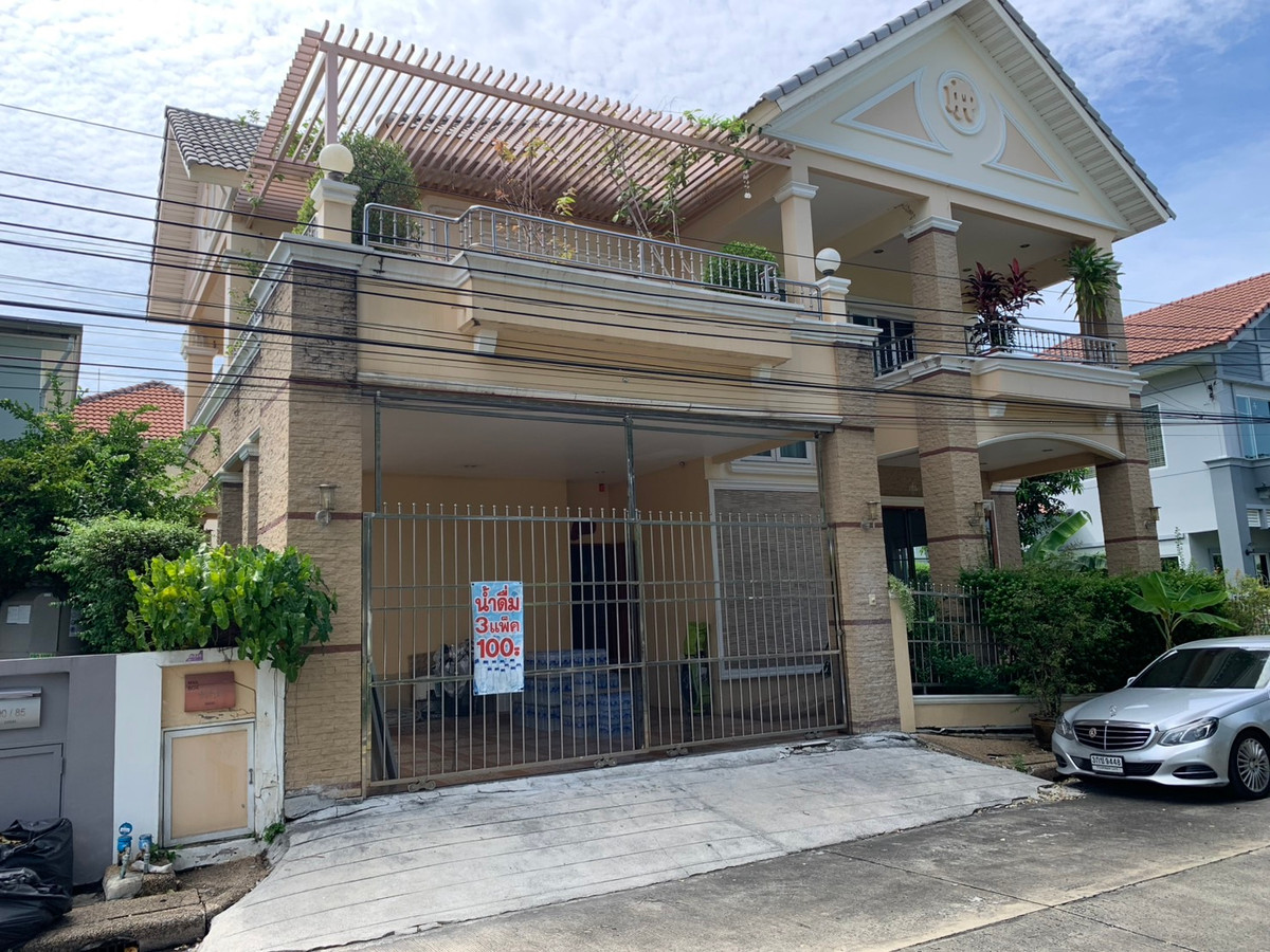 For SaleHouseSamut Prakan,Samrong : 96836 - Detached house for sale, great value, 2 front balconies next to the lake. Surrounded by green gardens, there is a wheelchair accessible area. Luxurious detached house project Perfect Place Ladkrabang 4 Sukhumvit 77