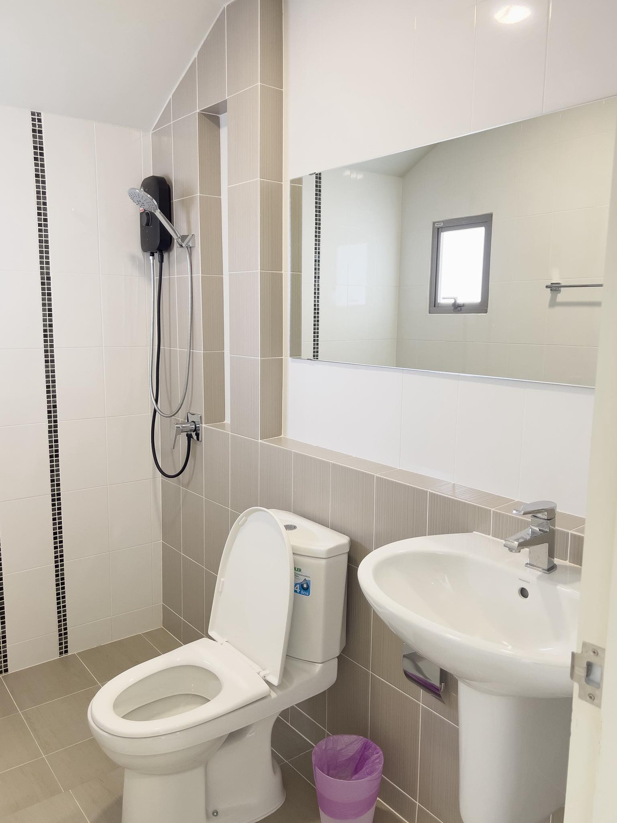 For RentHousePattaya, Bangsaen, Chonburi : For rent, beautiful detached house near Pattaya city. and international school, fully furnished, ready to move in