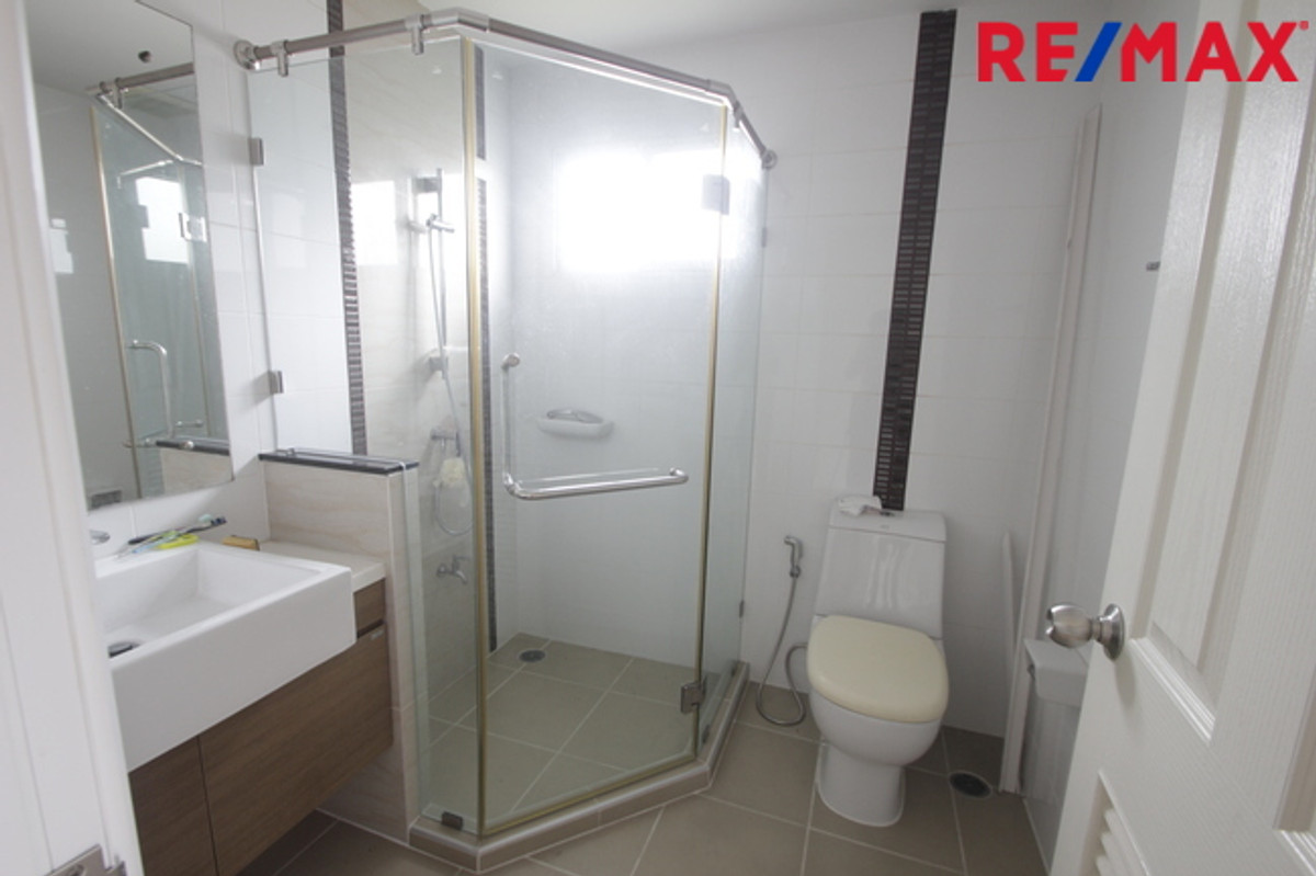 For SaleHousePhutthamonthon, Salaya : Single house for sale, Passorn Phetkasem Sai 4, Pinklao, new house, never lived in, selling at a loss, complete with real wood furniture throughout, air conditioner, refrigerator, light curtains, 61.9 square meters, beginning of the project.