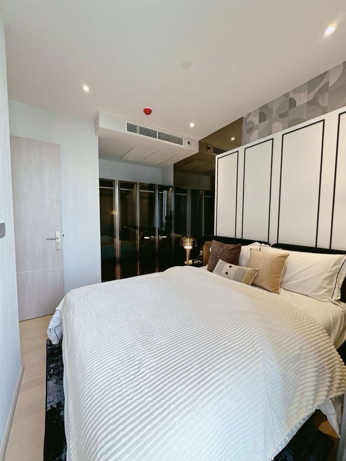 ขายคอนโดพระราม 9 เพชรบุรีตัดใหม่ RCA : 𝐀𝐒𝐇𝐓𝐎𝐍 𝐀𝐒𝐎𝐊𝐄 𝐑𝐀𝐌𝐀𝟗 /𝟐 𝐁𝐞𝐝 𝐑𝐨𝐨𝐦 ฟรีทุกค่าใช่จ่าย พร้อมเข้าอยู่ ผ่อนสบายๆ 𝟐𝟓,𝟎𝟎𝟎/𝐦𝐨𝐧𝐭𝐡 โปรปิดตึก 3 ห้องสุดท้าย 