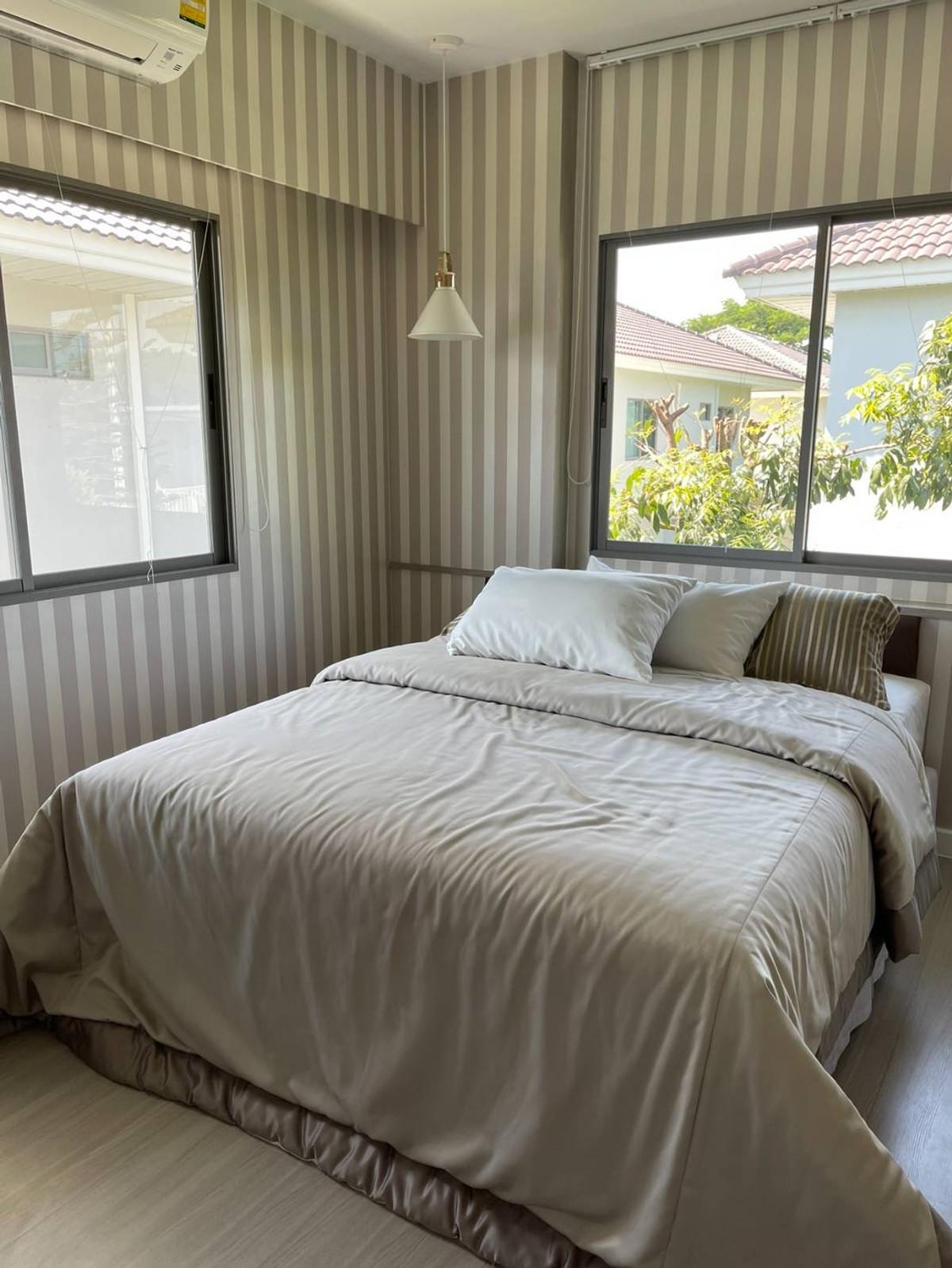 For RentHousePattanakan, Srinakarin : Single house for rent: Perfect Place 2 — New Krungthep Kreetha Road. Beautiful house ready to move in Near international schools / expressways / famous department stores, 2-storey detached house, modern style, on an area of ​​90 square meters, spacious us