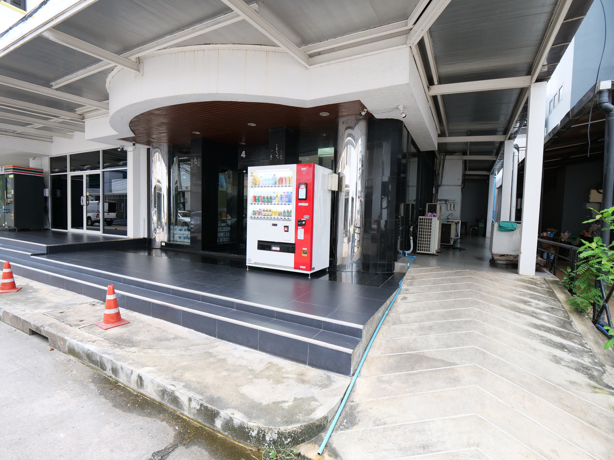 For RentOfficeRattanathibet, Sanambinna : Building for rent, office building, office for doing business, 5 floors, with elevator, size 50 sq m., area 600 sq m., almost next to Central Rattanathibet. Soi Rattanathibet 30, next to the Purple Line. Nonthaburi Intersection Station 1, near Owl Market 