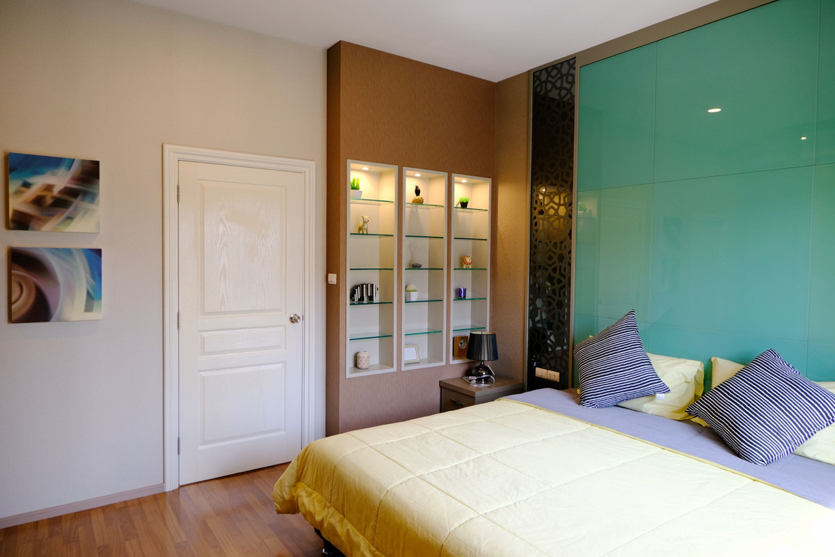 For SaleTownhomePathum Thani,Rangsit, Thammasat : 95360 - The most beautiful in the village, sample house, fully decorated, 2-story townhouse, corner plot, good location, zone in front of the project. Grandville University Pathum Thani-Sai Nai