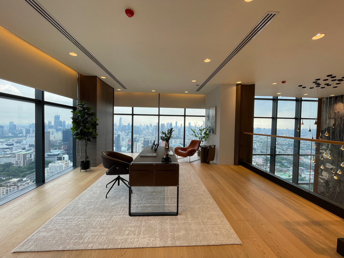 For SaleCondoRatchathewi,Phayathai : CONNER Ratchathewi | Super Luxury Penthouse, 3 floors, 270 degree view, near BTS Ratchathewi, the newest Super Luxury condo from The Creators HQ, outstanding with the Vertical Forest concept - an 80 meter high sky garden planted with over 145,987+ trees, 