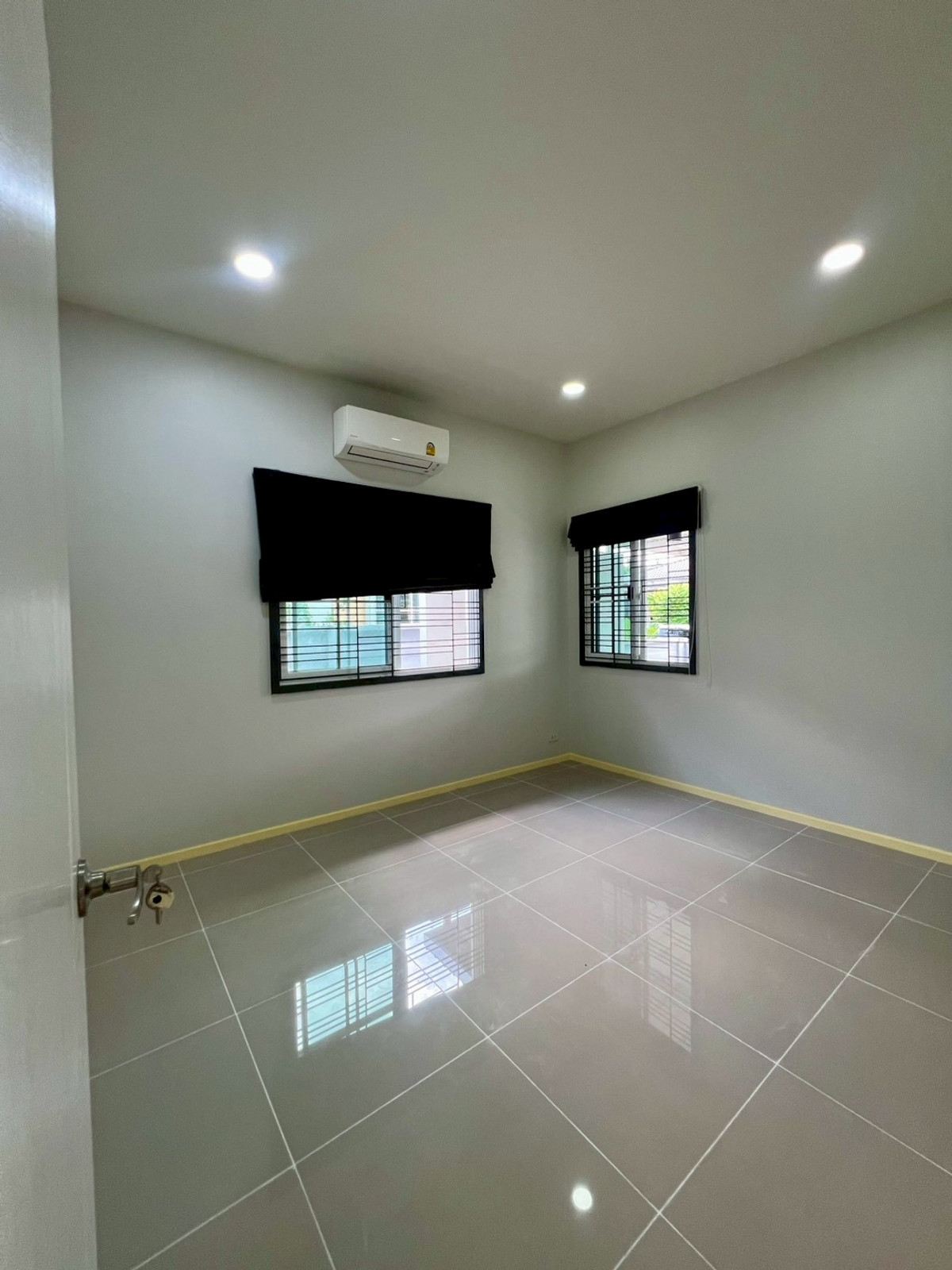 ขายบ้านระยอง : 94864 - ขายบ้านเดี่ยว ชั้นเดียว หลังริม ม.พรภิรมย์ แกรนด์ มาบข่า อ.นิคมพัฒนา จ.ระยอง (HOUSE for SALE PORNBHIROM Mab Kha, Nikompattana, Rayong)