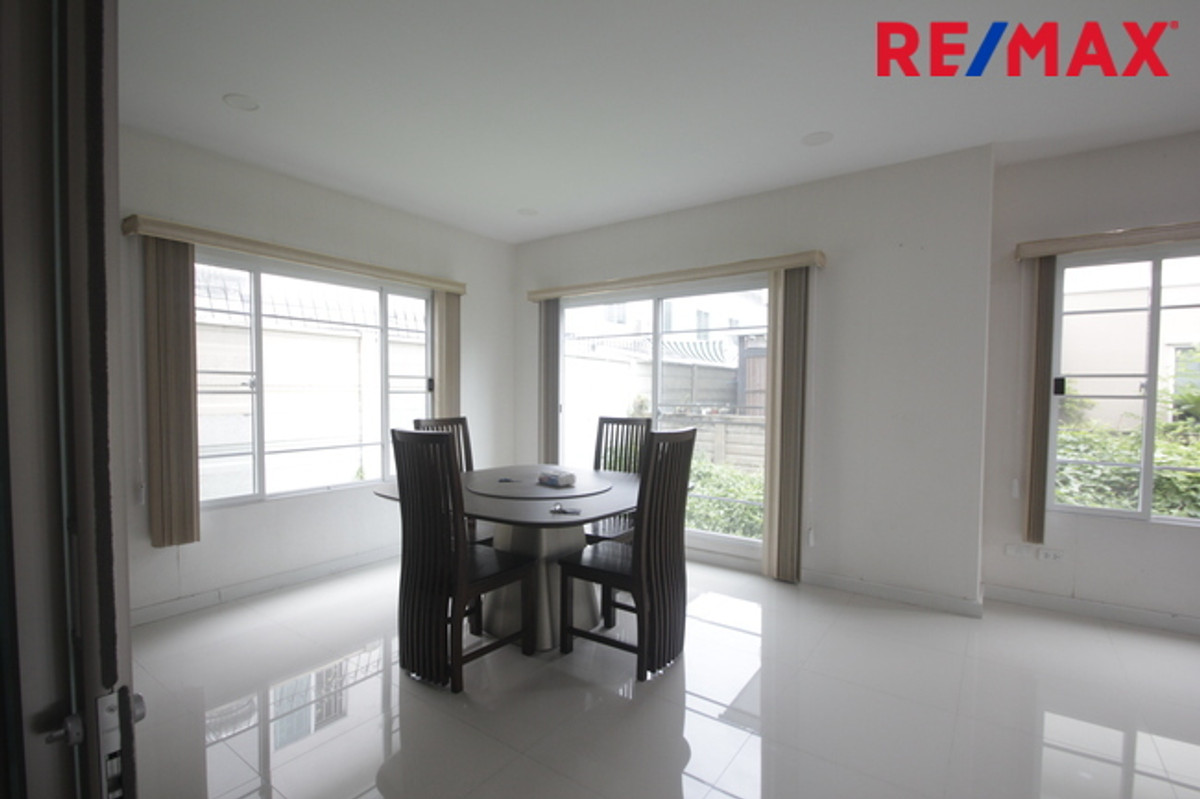 For SaleHousePhutthamonthon, Salaya : Single house for sale, Passorn Phetkasem Sai 4, Pinklao, new house, never lived in, selling at a loss, complete with real wood furniture throughout, air conditioner, refrigerator, light curtains, 61.9 square meters, beginning of the project.