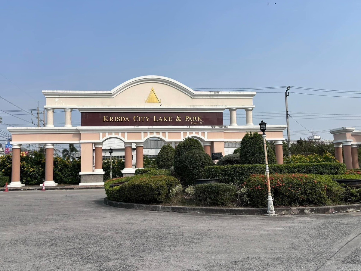 ขายบ้านสมุทรปราการ สำโรง : 83581 - ขายบ้านเดี่ยว 69.7 ตารางวา ขายด่วน! บ้านหลังมุม 2 ชั้น 3 ห้องนอน 3 ห้องน้ำ มีห้องใต้บันได กฤษดาซิตี้เลคแอนด์พาร์ค ใกล้สนามบินสุวรรณภูมิ ใกล้ MEGA