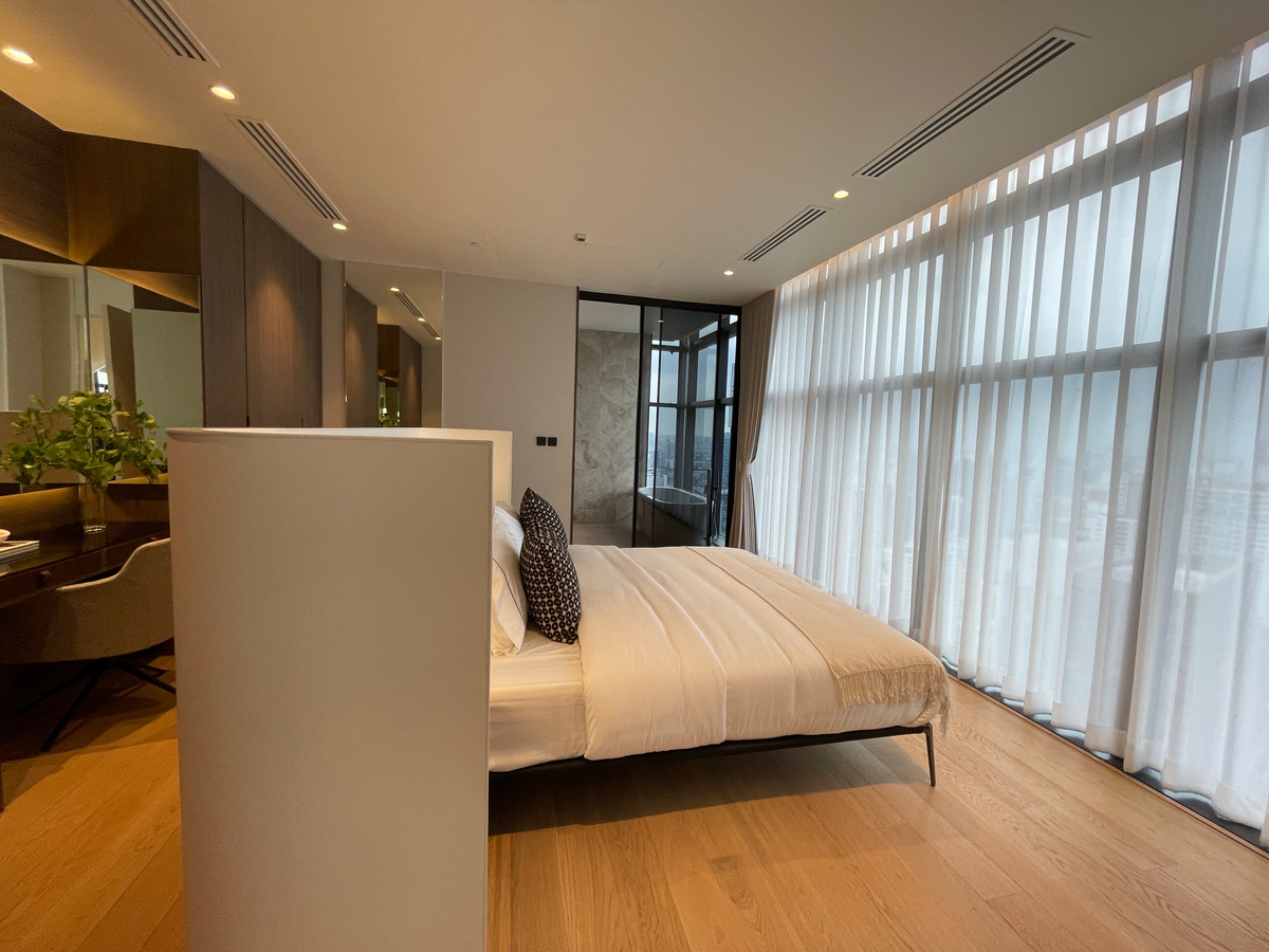 For SaleCondoRatchathewi,Phayathai : CONNER Ratchathewi | Super Luxury Penthouse, 3 floors, 270 degree view, near BTS Ratchathewi, the newest Super Luxury condo from The Creators HQ, outstanding with the Vertical Forest concept - an 80 meter high sky garden planted with over 145,987+ trees, 