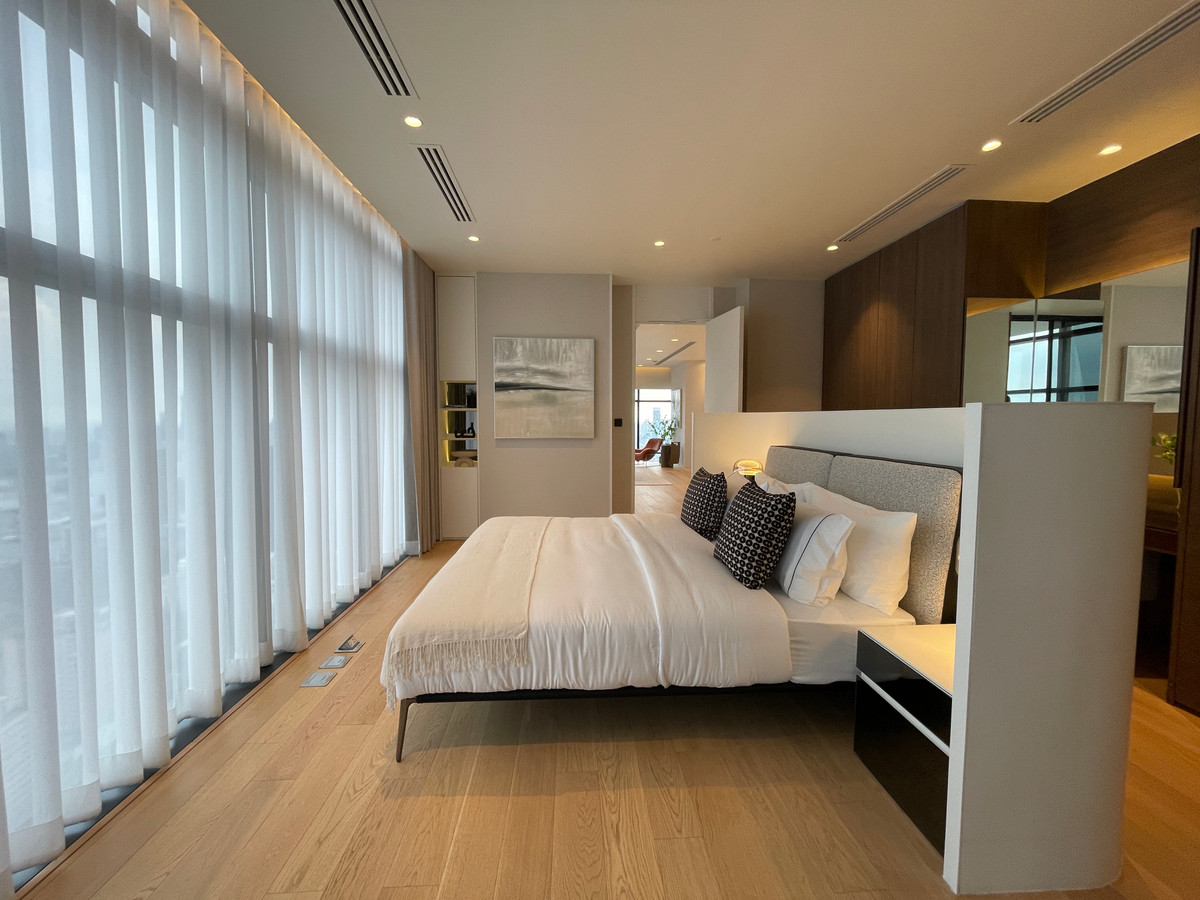 For SaleCondoRatchathewi,Phayathai : CONNER Ratchathewi | Super Luxury Penthouse, 3 floors, 270 degree view, near BTS Ratchathewi, the newest Super Luxury condo from The Creators HQ, outstanding with the Vertical Forest concept - an 80 meter high sky garden planted with over 145,987+ trees, 