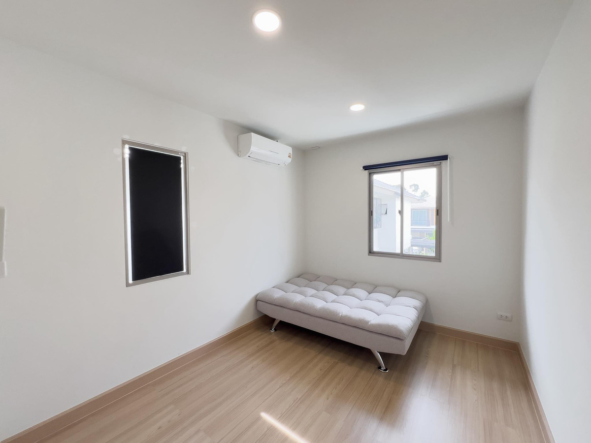 For RentHousePattaya, Bangsaen, Chonburi : For rent, beautiful detached house near Pattaya city. and international school, fully furnished, ready to move in