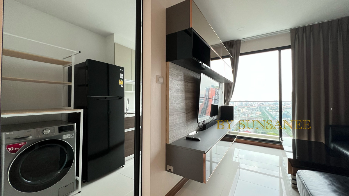 Spacious room near BTS, with a river view and close to ICONSIAM. Loading...