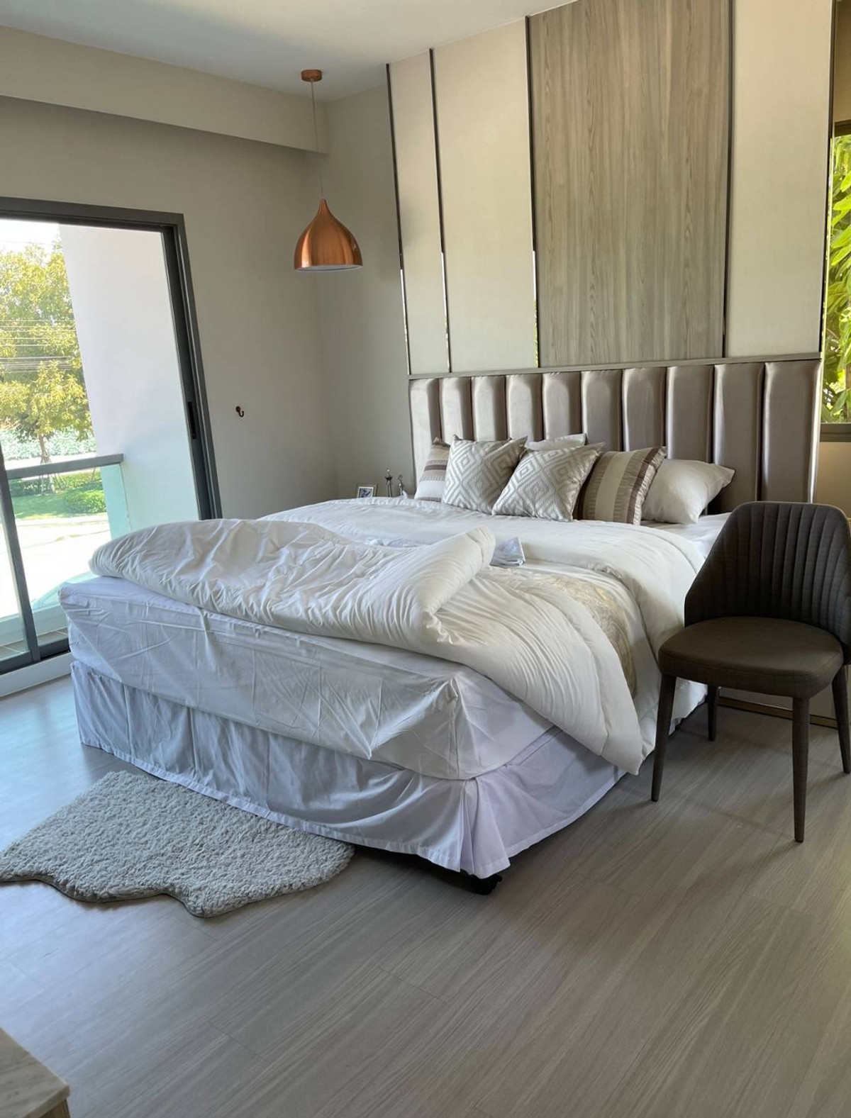 For RentHousePattanakan, Srinakarin : Single house for rent: Perfect Place 2 — New Krungthep Kreetha Road. Beautiful house ready to move in Near international schools / expressways / famous department stores, 2-storey detached house, modern style, on an area of ​​90 square meters, spacious us