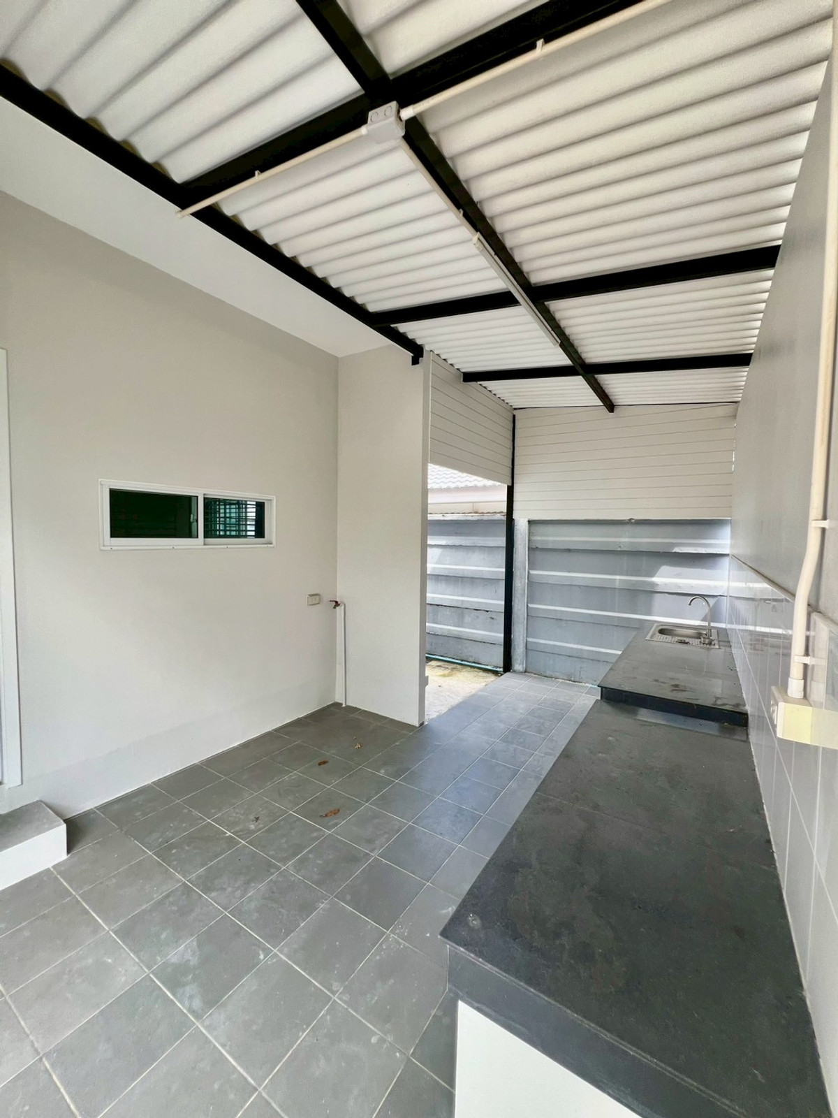 ขายบ้านระยอง : 94864 - ขายบ้านเดี่ยว ชั้นเดียว หลังริม ม.พรภิรมย์ แกรนด์ มาบข่า อ.นิคมพัฒนา จ.ระยอง (HOUSE for SALE PORNBHIROM Mab Kha, Nikompattana, Rayong)