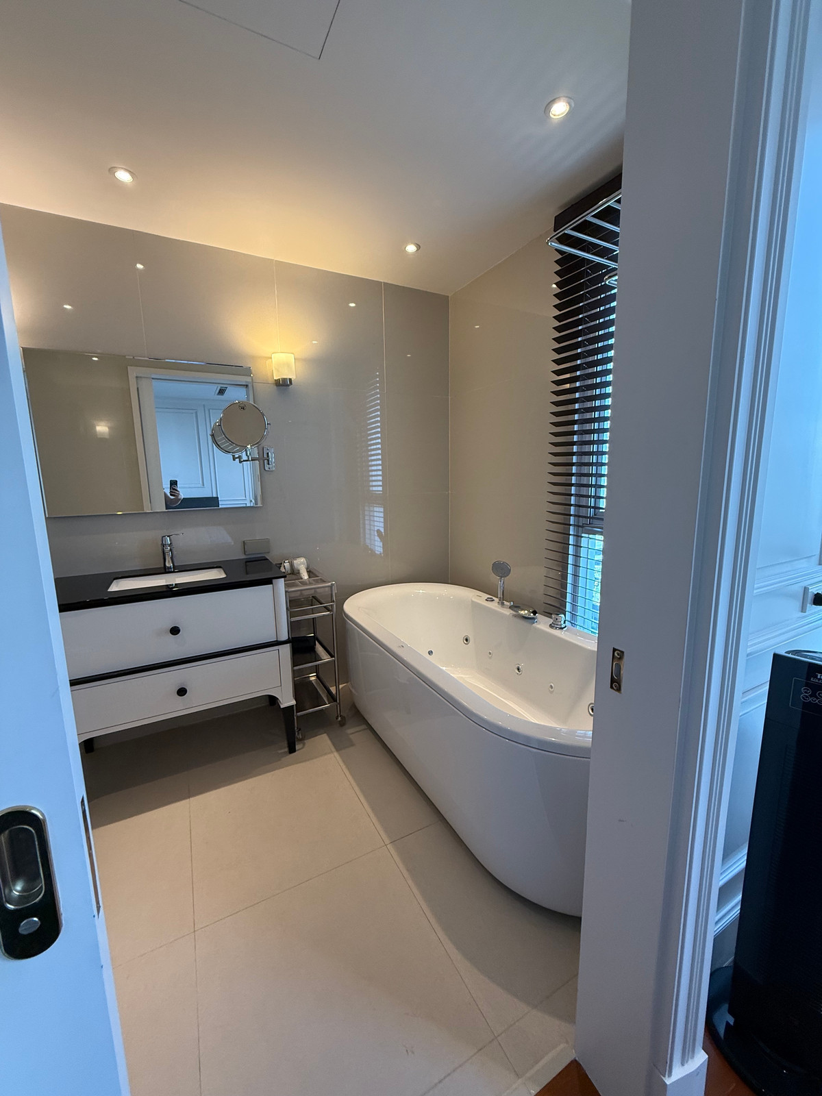 ให้เช่าคอนโดนานา : 🔥ให้เช่าด่วน🔥The Oleander  2 ห้องนอน 2 ห้องน้ำ ห้องกว้างขวาง เดินทางสะดวก สุขุมวิท ซอย 11 ❗