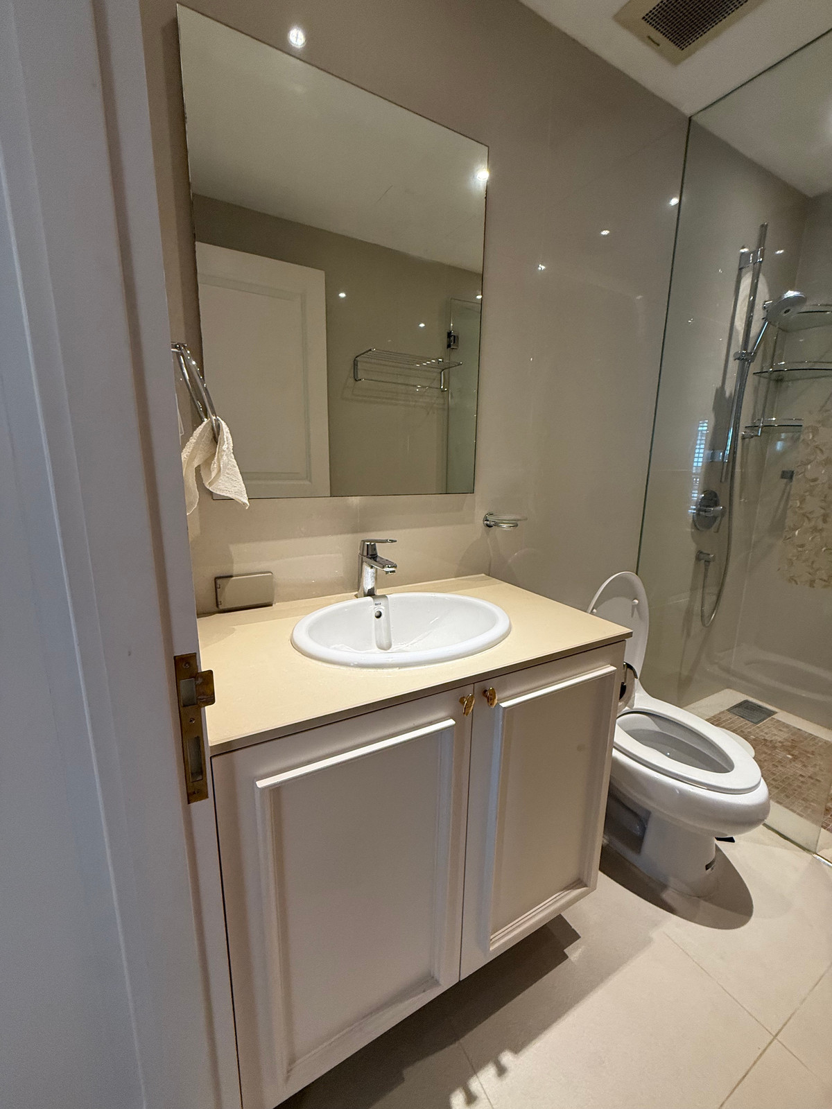 ให้เช่าคอนโดนานา : 🔥ให้เช่าด่วน🔥The Oleander  2 ห้องนอน 2 ห้องน้ำ ห้องกว้างขวาง เดินทางสะดวก สุขุมวิท ซอย 11 ❗