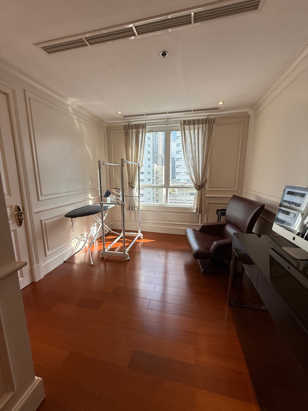 ให้เช่าคอนโดนานา : 🔥ให้เช่าด่วน🔥The Oleander  2 ห้องนอน 2 ห้องน้ำ ห้องกว้างขวาง เดินทางสะดวก สุขุมวิท ซอย 11 ❗