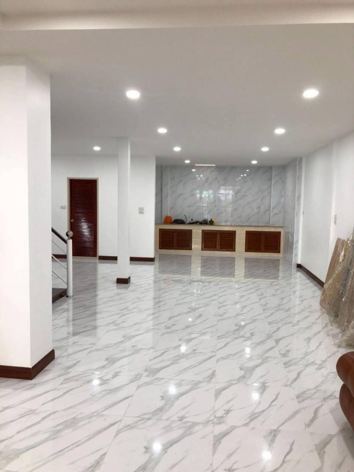 ขายทาวน์โฮมลาดพร้าว101 แฮปปี้แลนด์ : ขายทาวน์เฮ้าส์/ทาวน์โฮม  หมู่บ้าน เสนาวิลล่า 84 รีโนเวทใหม่ คลองจั่น เขต บางกะปิ กรุงเทพ CX-134733