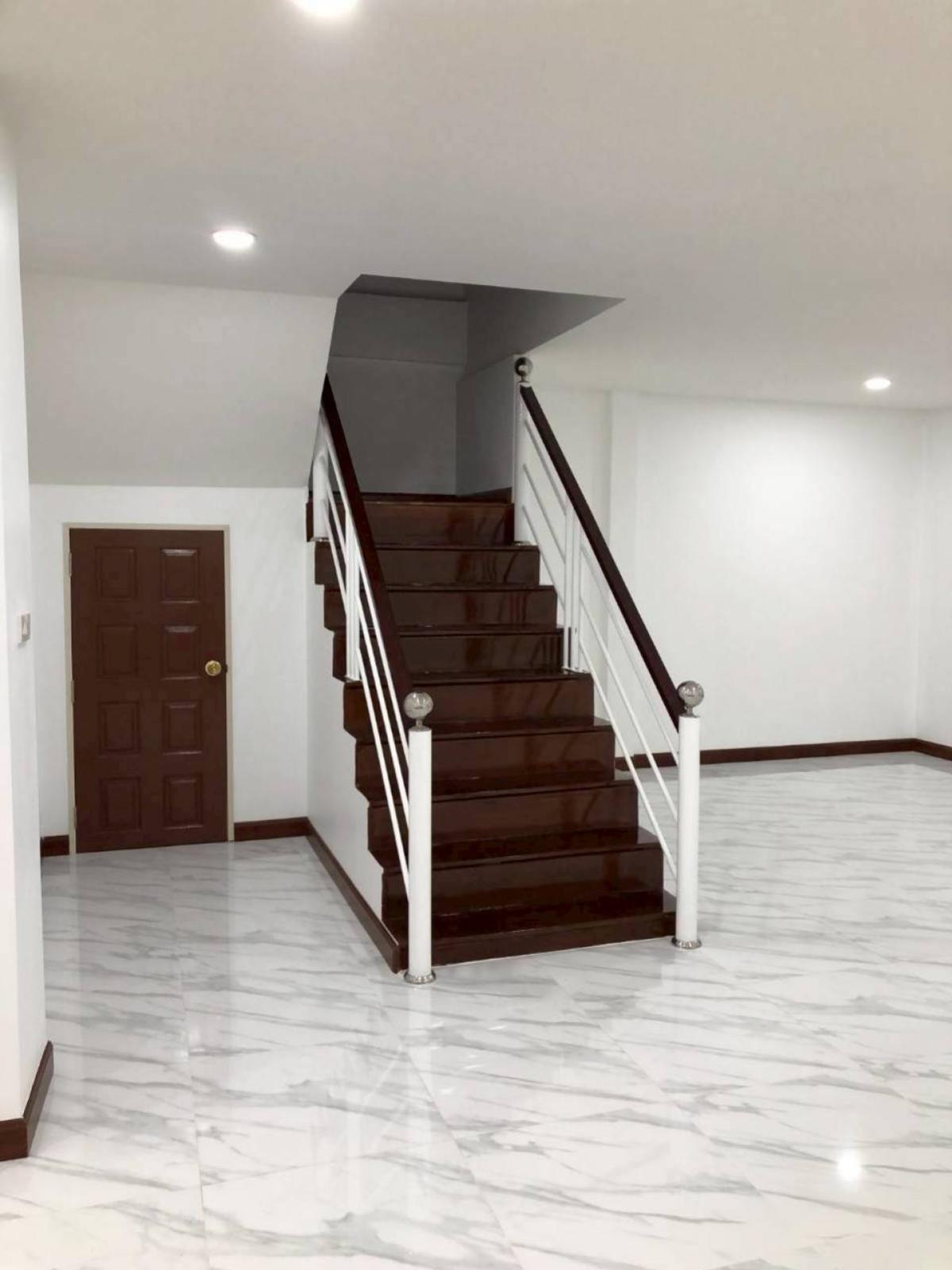 ขายทาวน์โฮมลาดพร้าว101 แฮปปี้แลนด์ : ขายทาวน์เฮ้าส์/ทาวน์โฮม  หมู่บ้าน เสนาวิลล่า 84 รีโนเวทใหม่ คลองจั่น เขต บางกะปิ กรุงเทพ CX-134733