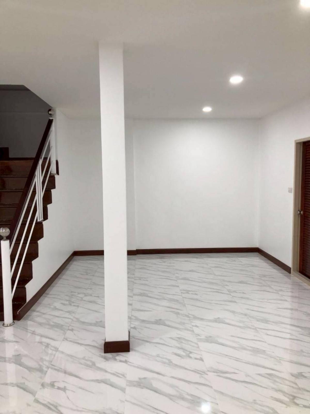 ขายทาวน์โฮมลาดพร้าว101 แฮปปี้แลนด์ : ขายทาวน์เฮ้าส์/ทาวน์โฮม  หมู่บ้าน เสนาวิลล่า 84 รีโนเวทใหม่ คลองจั่น เขต บางกะปิ กรุงเทพ CX-134733