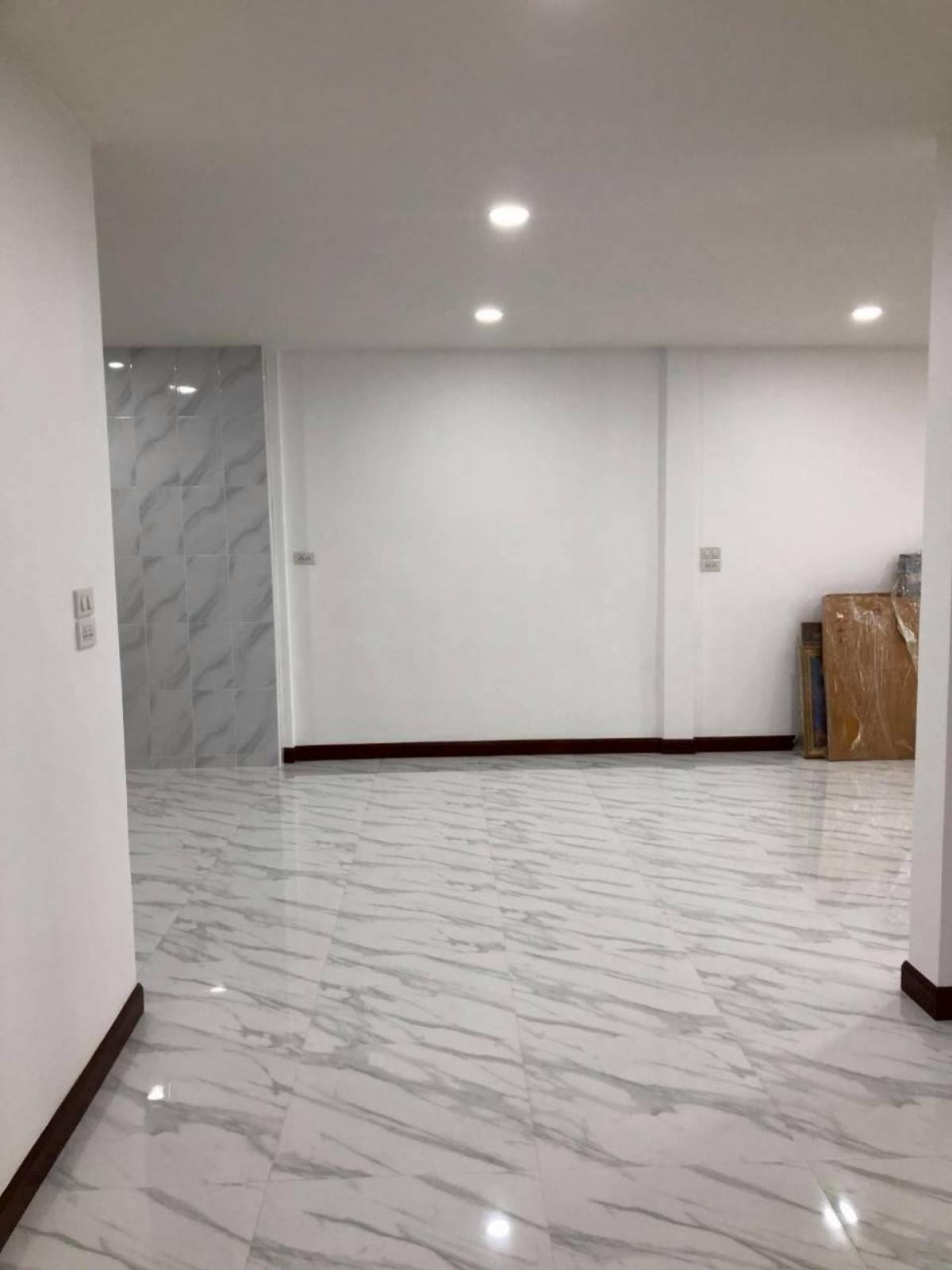 ขายทาวน์โฮมลาดพร้าว101 แฮปปี้แลนด์ : ขายทาวน์เฮ้าส์/ทาวน์โฮม  หมู่บ้าน เสนาวิลล่า 84 รีโนเวทใหม่ คลองจั่น เขต บางกะปิ กรุงเทพ CX-134733