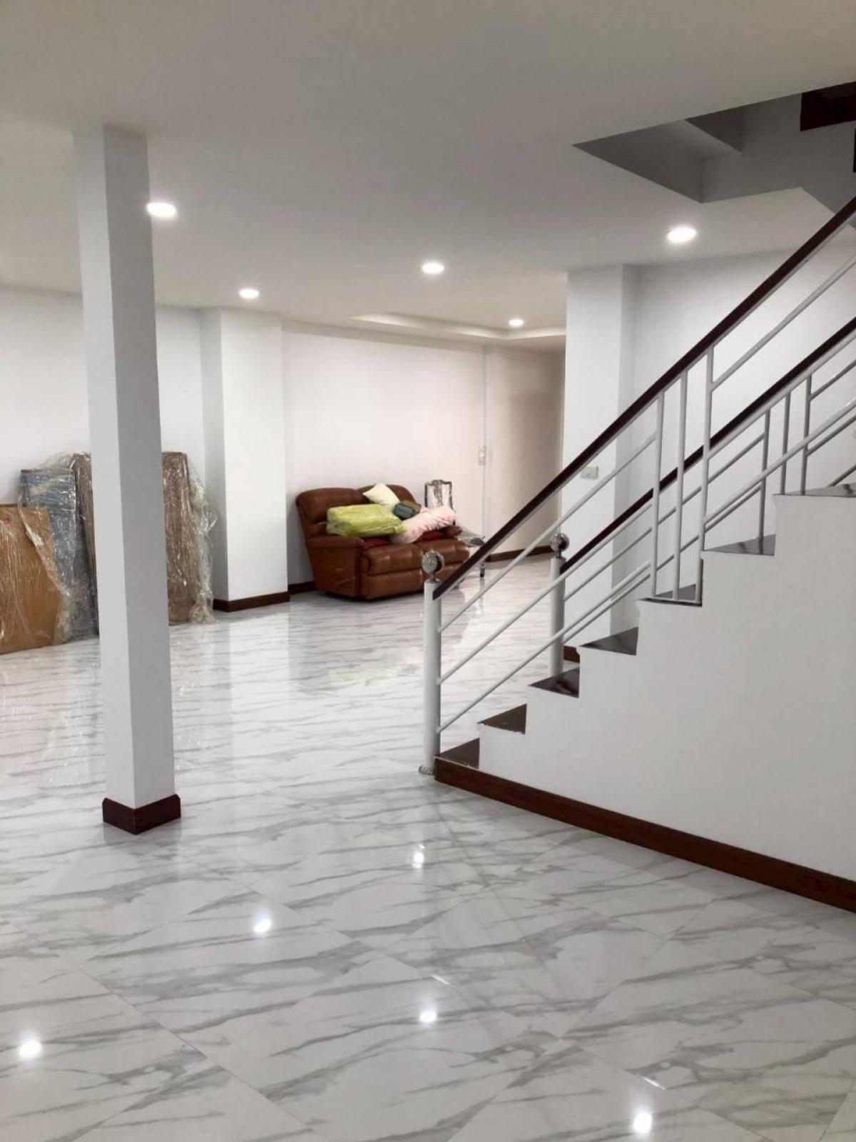 ขายทาวน์โฮมลาดพร้าว101 แฮปปี้แลนด์ : ขายทาวน์เฮ้าส์/ทาวน์โฮม  หมู่บ้าน เสนาวิลล่า 84 รีโนเวทใหม่ คลองจั่น เขต บางกะปิ กรุงเทพ CX-134733