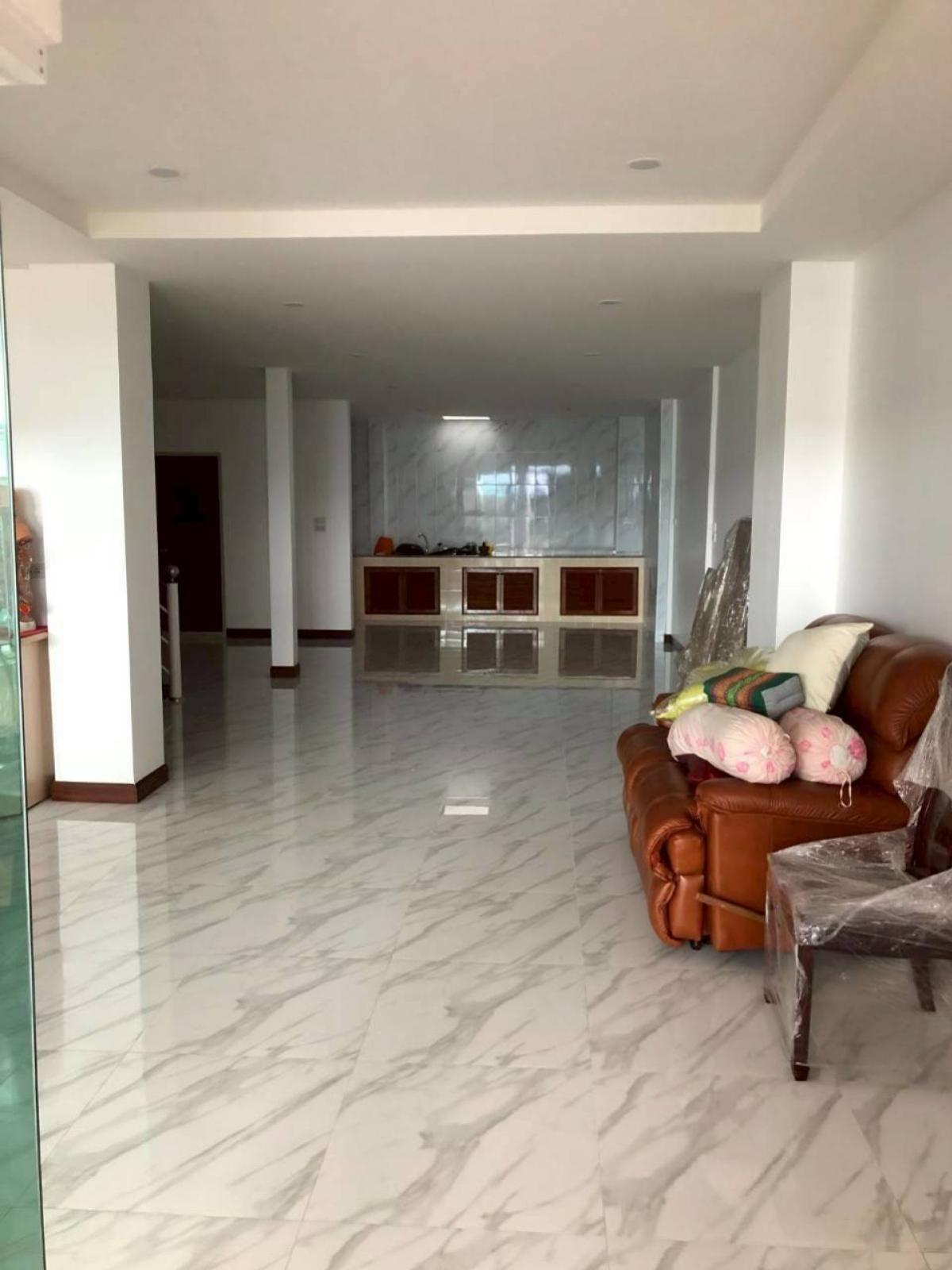 ขายทาวน์โฮมลาดพร้าว101 แฮปปี้แลนด์ : ขายทาวน์เฮ้าส์/ทาวน์โฮม  หมู่บ้าน เสนาวิลล่า 84 รีโนเวทใหม่ คลองจั่น เขต บางกะปิ กรุงเทพ CX-134733