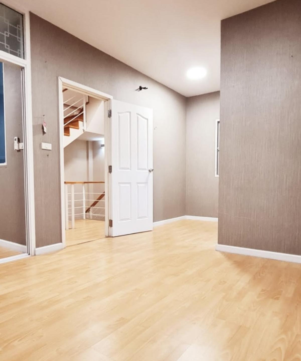 ขายทาวน์โฮมลาดกระบัง สุวรรณภูมิ : ขายทาวน์เฮ้าส์/ทาวน์โฮม  บ้านวิรัลพัชร เอ็กซ์คลูซีฟ เฉลิมพระเกียรติฯ ซอย 8 ชั้นสูง ห้องมุม หน้ากว้าง รีโนเวทใหม่ หนองบอน เขต ประเวศ กรุงเทพ CX-135770