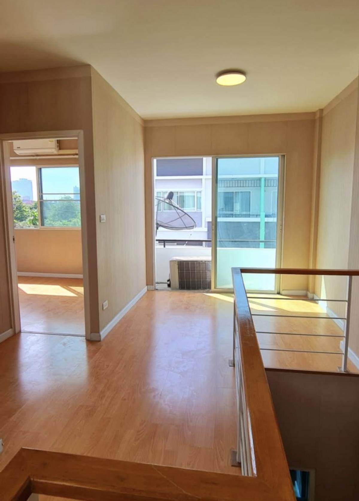 ขายทาวน์โฮมลาดกระบัง สุวรรณภูมิ : ขายทาวน์เฮ้าส์/ทาวน์โฮม  บ้านวิรัลพัชร เอ็กซ์คลูซีฟ เฉลิมพระเกียรติฯ ซอย 8 ชั้นสูง ห้องมุม หน้ากว้าง รีโนเวทใหม่ หนองบอน เขต ประเวศ กรุงเทพ CX-135770