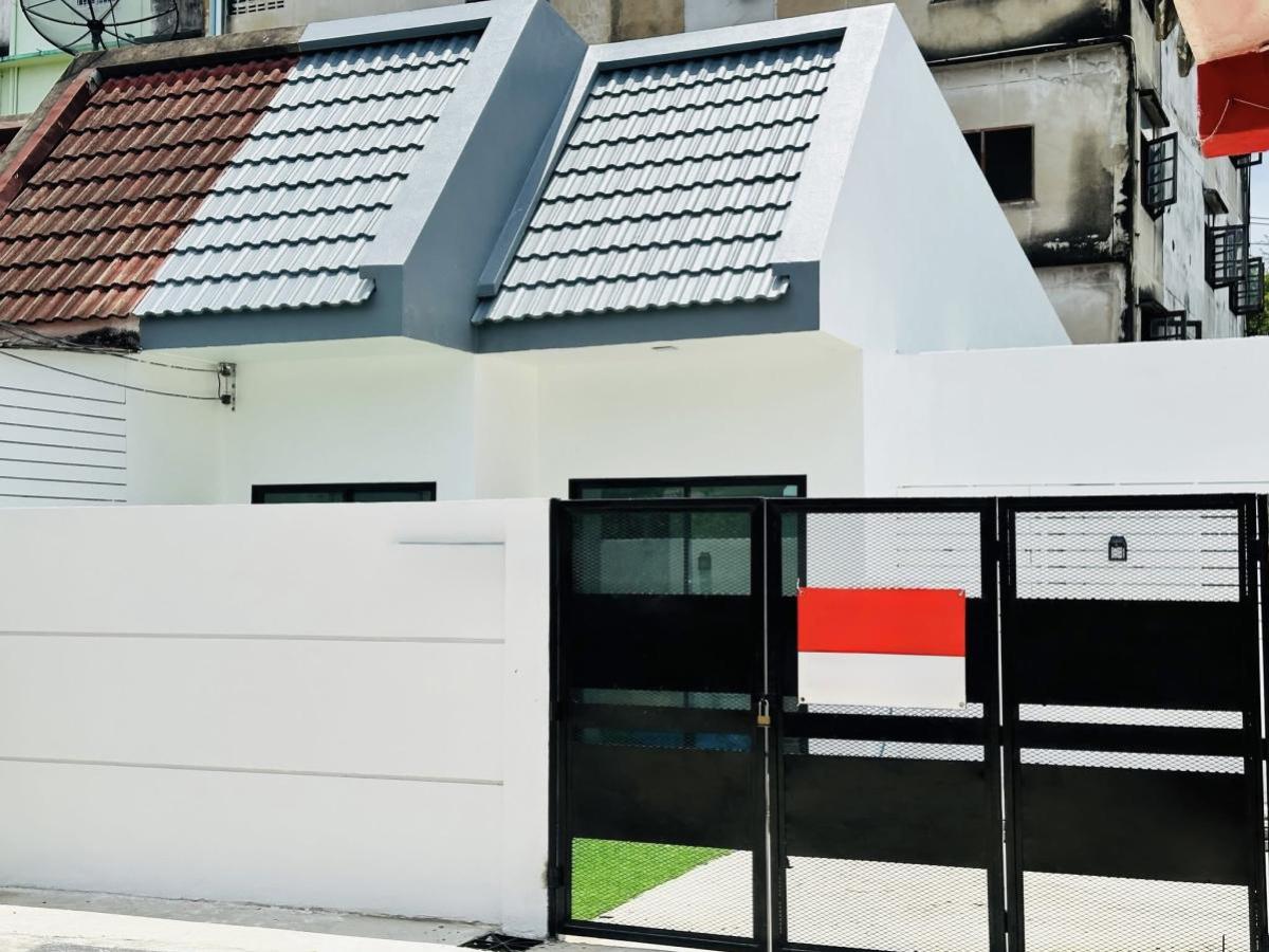 For SaleHouseBang kae, Phetkasem : For Sale Twin house, Soi Petchkasem 94, Weerawat Village , newly renovated , Bang Khae Nuea , Bang Khae , Bangkok , CX-135771