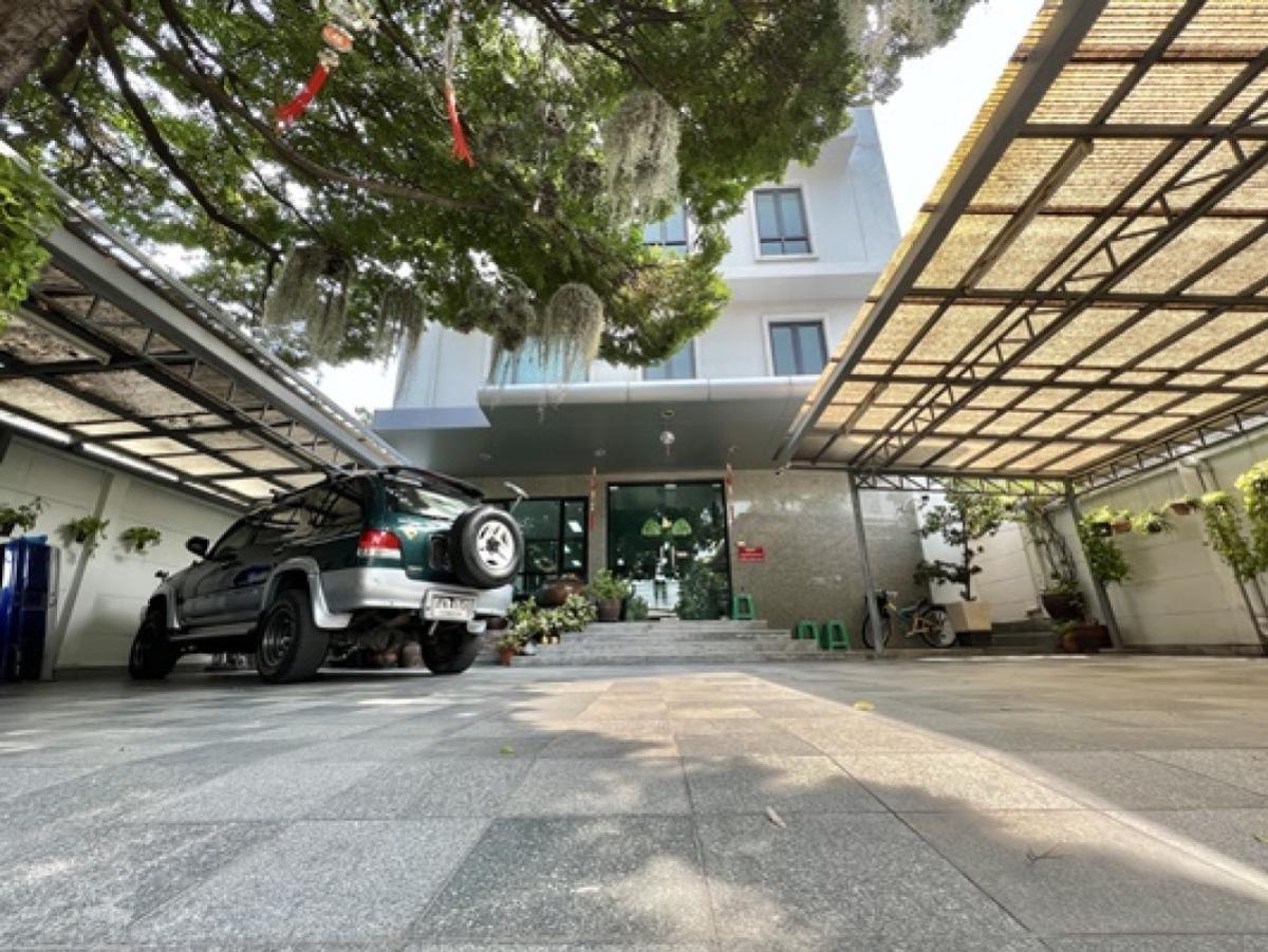 For SaleOfficeOnnut, Udomsuk : For Sale Office building, 4-storey Sukhumvit 101/1, near Punnawithi BTS station , high floor , newly renovated ,  Bang Chak  , Phra Khanong , Bangkok , CX-135802