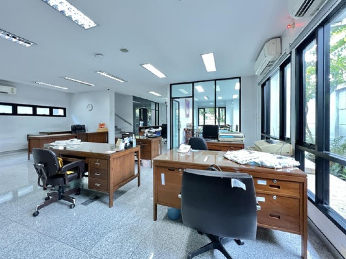 For SaleOfficeOnnut, Udomsuk : For Sale Office building, 4-storey Sukhumvit 101/1, near Punnawithi BTS station , high floor , newly renovated ,  Bang Chak  , Phra Khanong , Bangkok , CX-135802