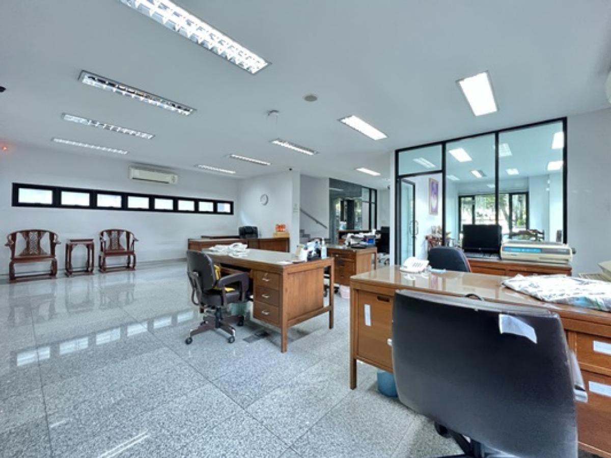 For SaleOfficeOnnut, Udomsuk : For Sale Office building, 4-storey Sukhumvit 101/1, near Punnawithi BTS station , high floor , newly renovated ,  Bang Chak  , Phra Khanong , Bangkok , CX-135802