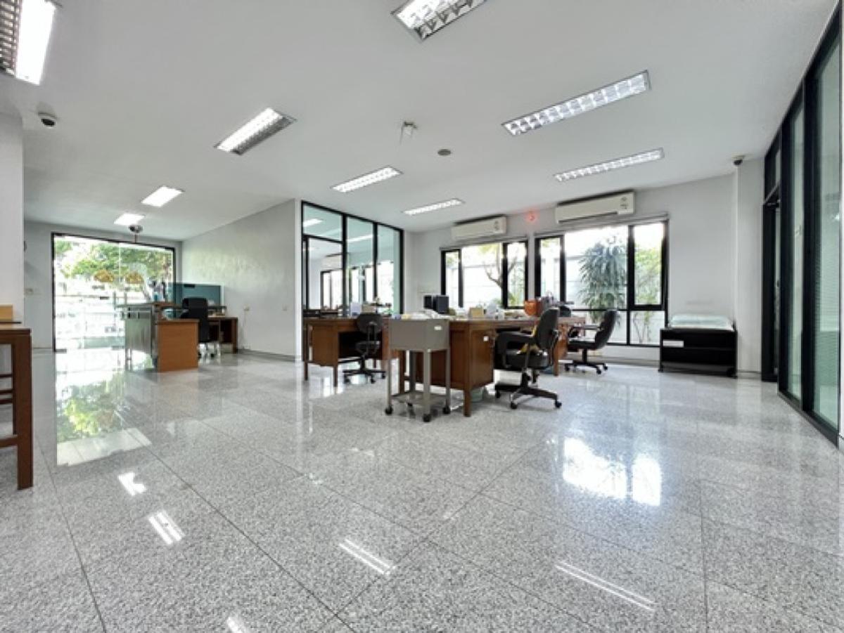 For SaleOfficeOnnut, Udomsuk : For Sale Office building, 4-storey Sukhumvit 101/1, near Punnawithi BTS station , high floor , newly renovated ,  Bang Chak  , Phra Khanong , Bangkok , CX-135802