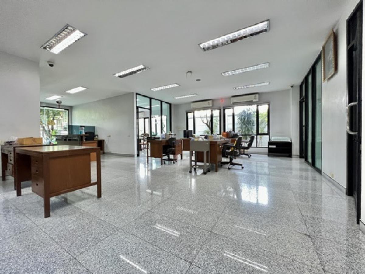For SaleOfficeOnnut, Udomsuk : For Sale Office building, 4-storey Sukhumvit 101/1, near Punnawithi BTS station , high floor , newly renovated ,  Bang Chak  , Phra Khanong , Bangkok , CX-135802