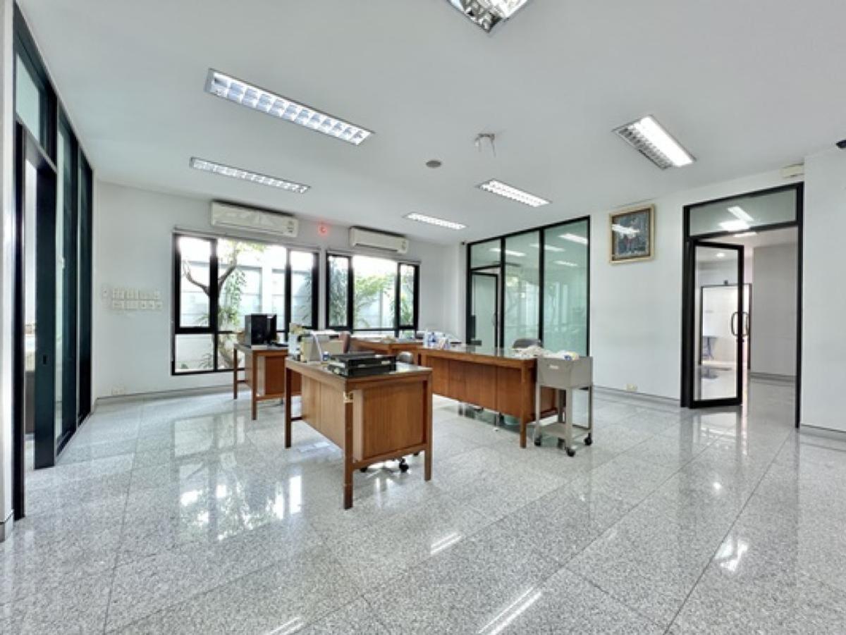 For SaleOfficeOnnut, Udomsuk : For Sale Office building, 4-storey Sukhumvit 101/1, near Punnawithi BTS station , high floor , newly renovated ,  Bang Chak  , Phra Khanong , Bangkok , CX-135802