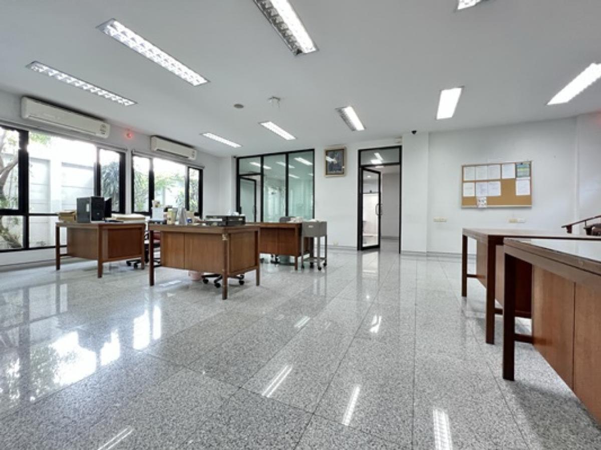 For SaleOfficeOnnut, Udomsuk : For Sale Office building, 4-storey Sukhumvit 101/1, near Punnawithi BTS station , high floor , newly renovated ,  Bang Chak  , Phra Khanong , Bangkok , CX-135802