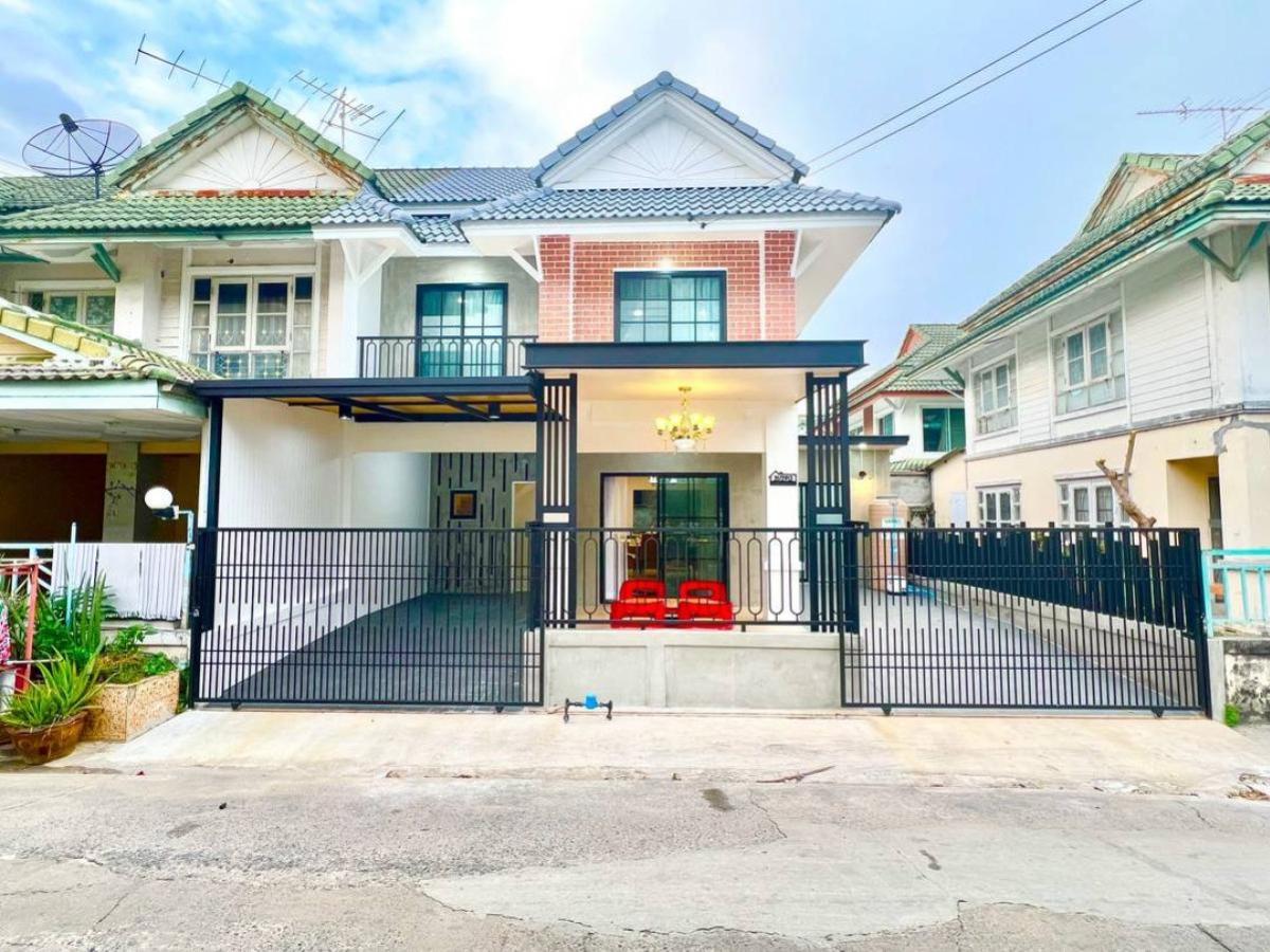 For SaleTownhomePathum Thani,Rangsit, Thammasat : For Sale Townhouse/Townhome  , Baan Pruksa 12 Rangsit-Klong 3 , corner unit , newly renovated , Khlong Sam , khlong Luang , Pathum Thani , CX-135890